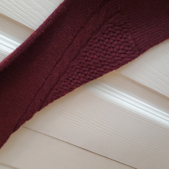 American Eagle women's medium knit sweater, burgundy - Picture 3 of 4